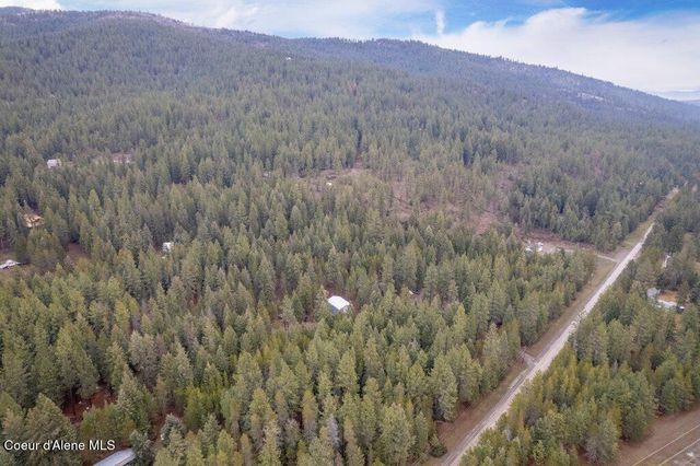 681 Hummingbird LN, Blanchard, ID 83804