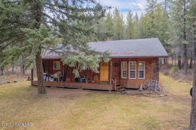 681 Hummingbird LN, Blanchard, ID 83804