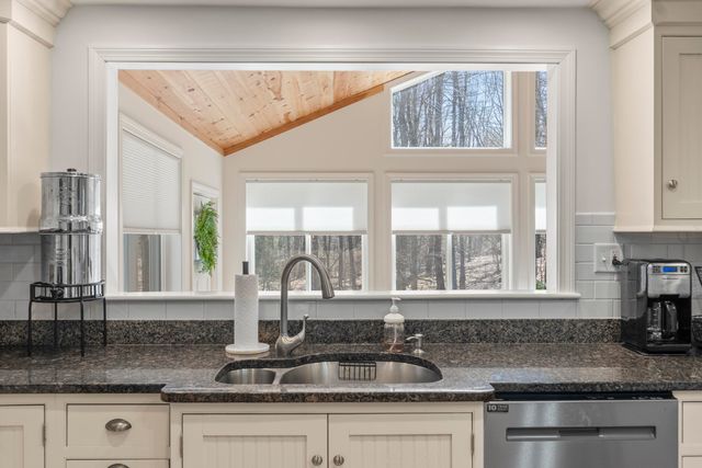 14 Ambler Way, Durham, NH 03824