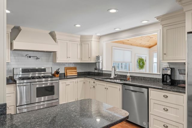 14 Ambler Way, Durham, NH 03824