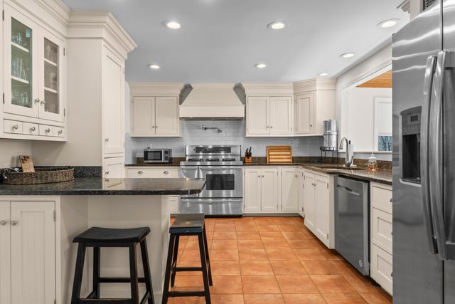 14 Ambler Way, Durham, NH 03824