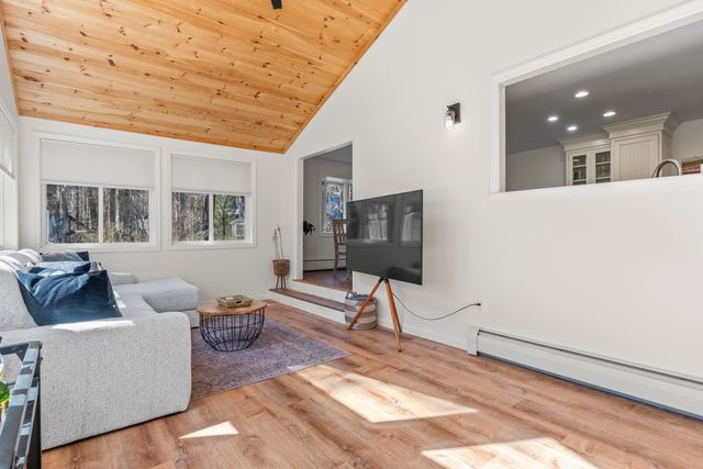 14 Ambler Way, Durham, NH 03824