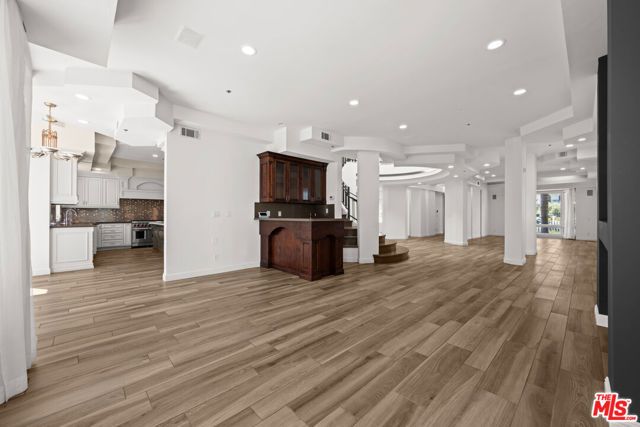 112 N Elm Drive, Beverly Hills, CA 90210