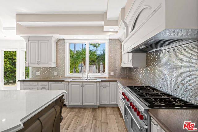 112 N Elm Drive, Beverly Hills, CA 90210