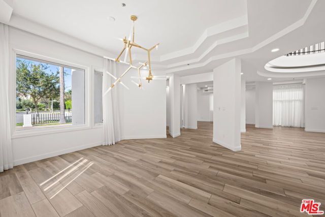 112 N Elm Drive, Beverly Hills, CA 90210