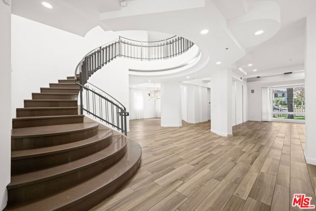 112 N Elm Drive, Beverly Hills, CA 90210