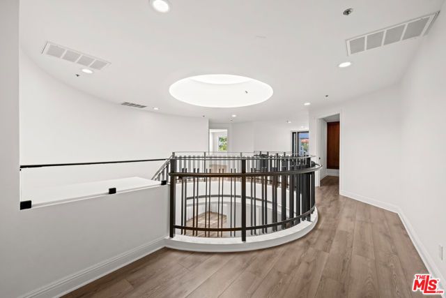 112 N Elm Drive, Beverly Hills, CA 90210