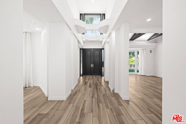 112 N Elm Drive, Beverly Hills, CA 90210