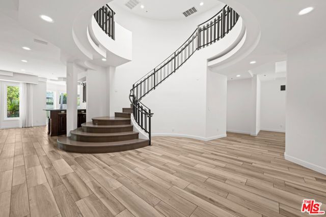 112 N Elm Drive, Beverly Hills, CA 90210