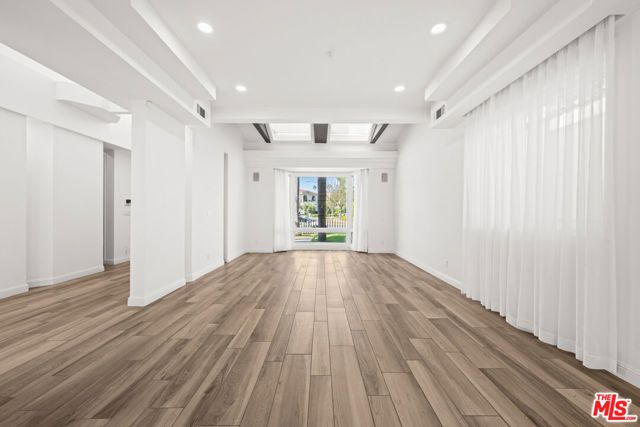 112 N Elm Drive, Beverly Hills, CA 90210