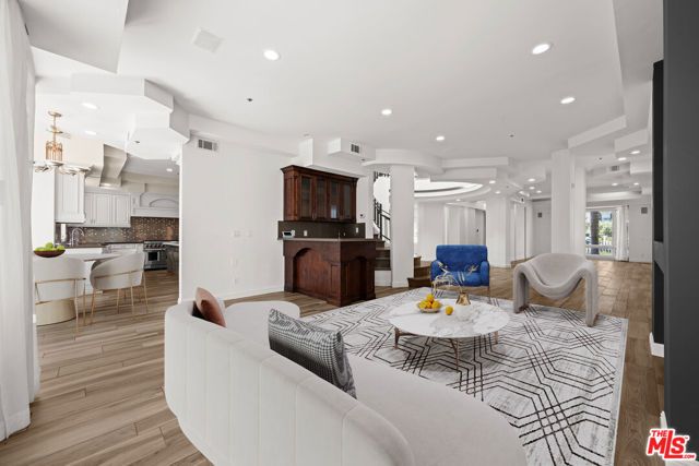 112 N Elm Drive, Beverly Hills, CA 90210
