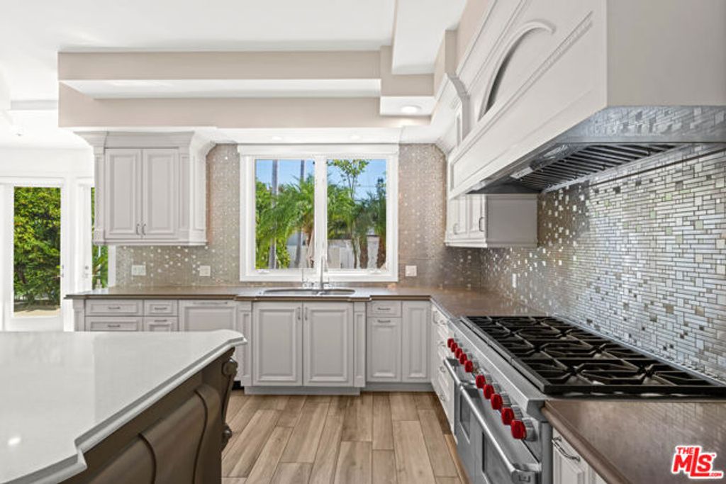 112 N Elm Drive, Beverly Hills, CA 90210