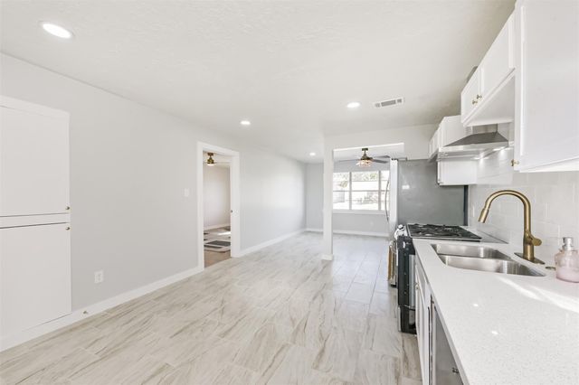 3305 Stallings Drive, Houston, TX 77088