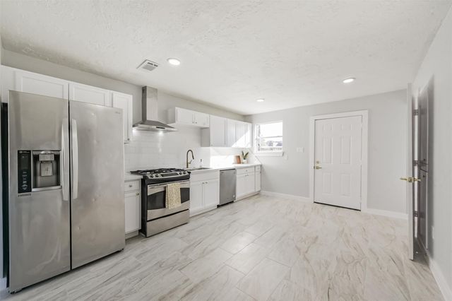 3305 Stallings Drive, Houston, TX 77088