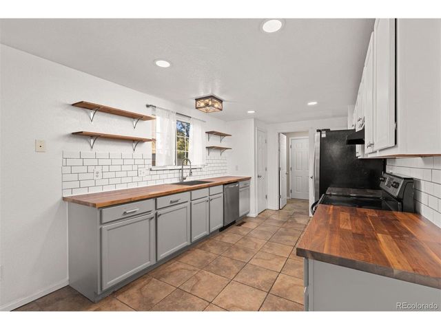 8077 Decatur St, Westminster, CO 80031