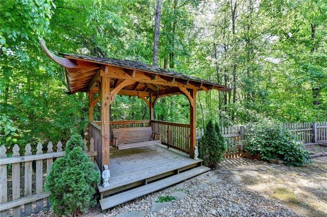 4866 Briarcliff Drive, Sugar Hill, GA 30518