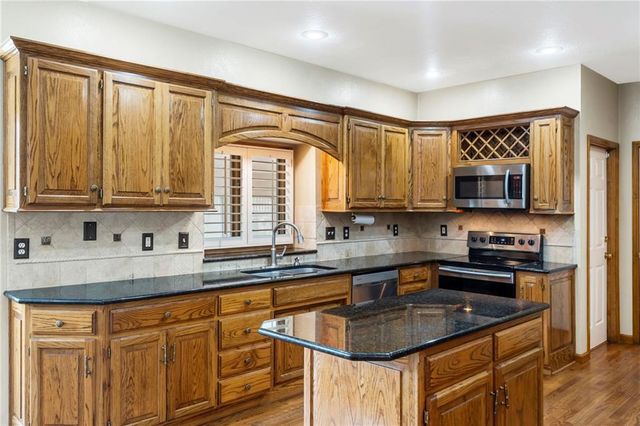 2403 SE 5th Terrace, Lee's Summit, MO 64063