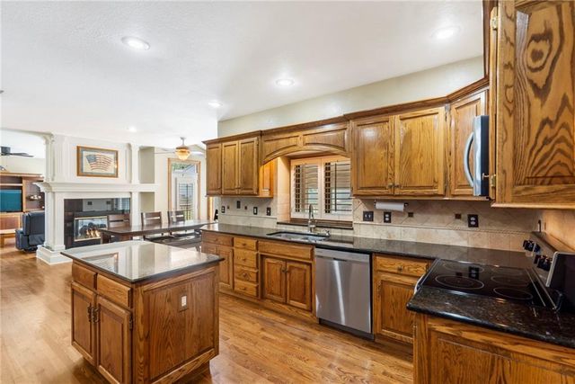 2403 SE 5th Terrace, Lee's Summit, MO 64063