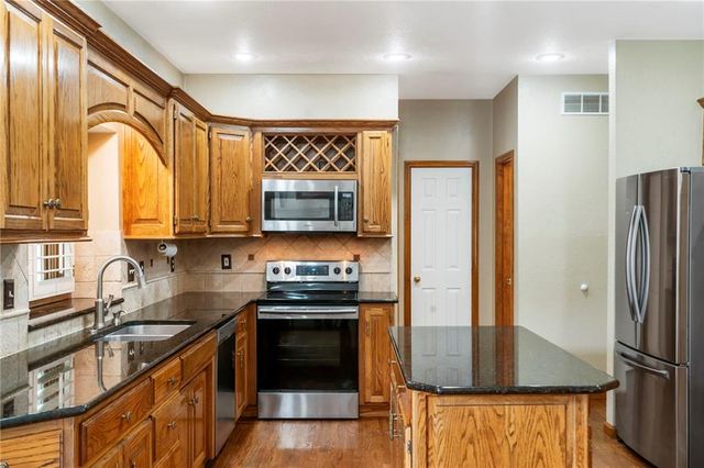 2403 SE 5th Terrace, Lee's Summit, MO 64063