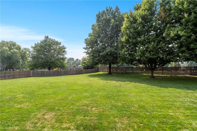 2403 SE 5th Terrace, Lee's Summit, MO 64063