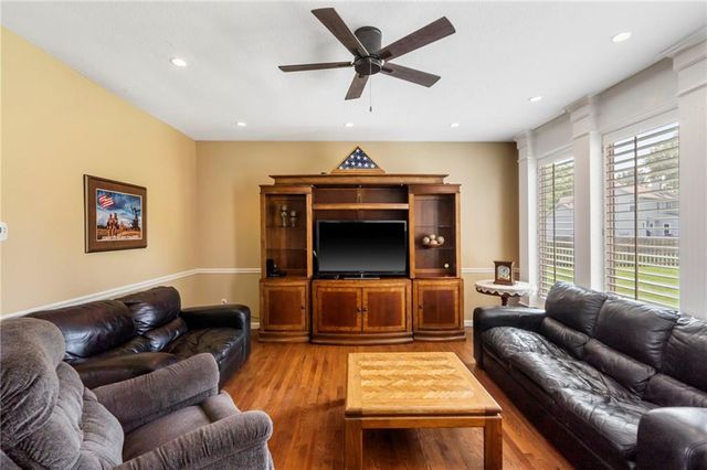 2403 SE 5th Terrace, Lee's Summit, MO 64063