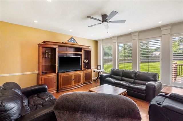 2403 SE 5th Terrace, Lee's Summit, MO 64063