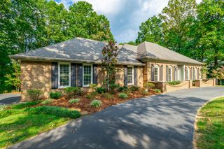 15 Grayswood Hill Road, Signal Mountain, TN 37377