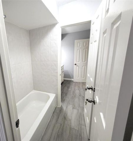 14333 Memorial Drive 16, Houston, TX 77079