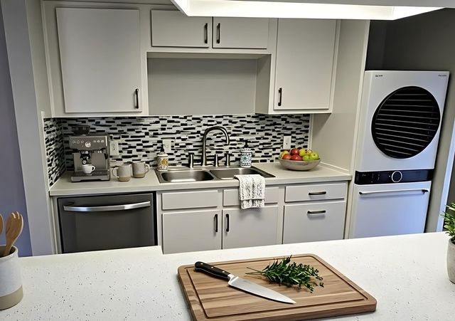 14333 Memorial Drive 16, Houston, TX 77079