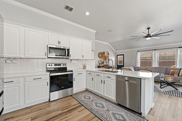 1144 Hearthstone Drive, Burleson, TX 76028