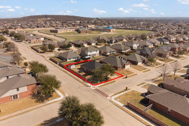 1144 Hearthstone Drive, Burleson, TX 76028