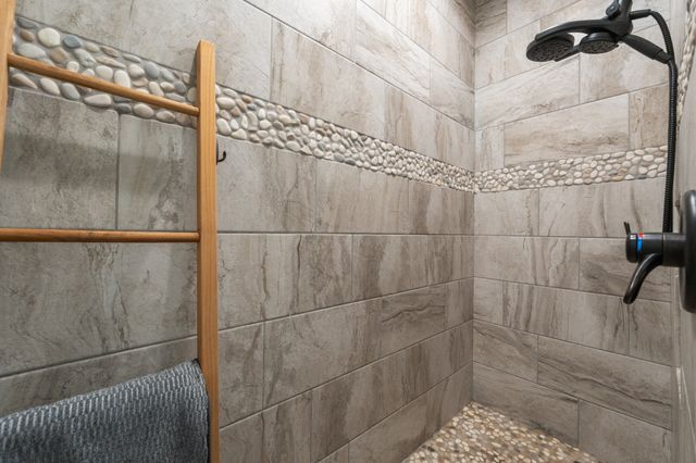 1144 Hearthstone Drive, Burleson, TX 76028