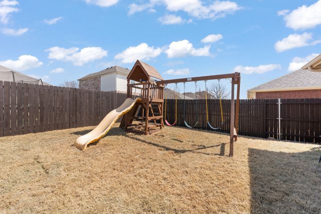 1144 Hearthstone Drive, Burleson, TX 76028