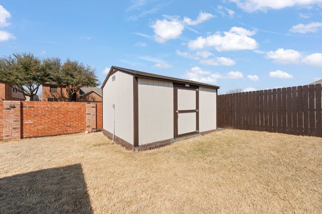 1144 Hearthstone Drive, Burleson, TX 76028