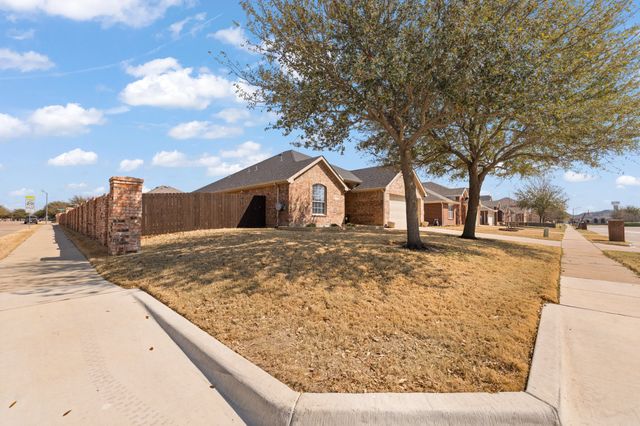 1144 Hearthstone Drive, Burleson, TX 76028