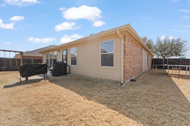 1144 Hearthstone Drive, Burleson, TX 76028