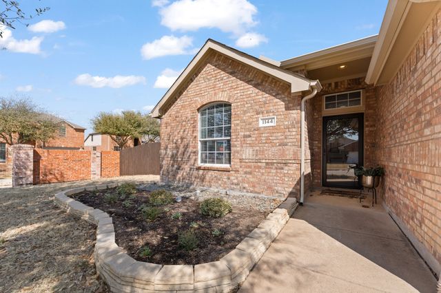 1144 Hearthstone Drive, Burleson, TX 76028