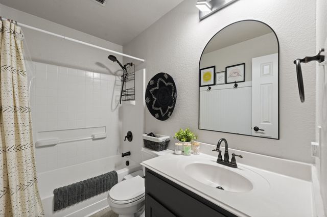 1144 Hearthstone Drive, Burleson, TX 76028