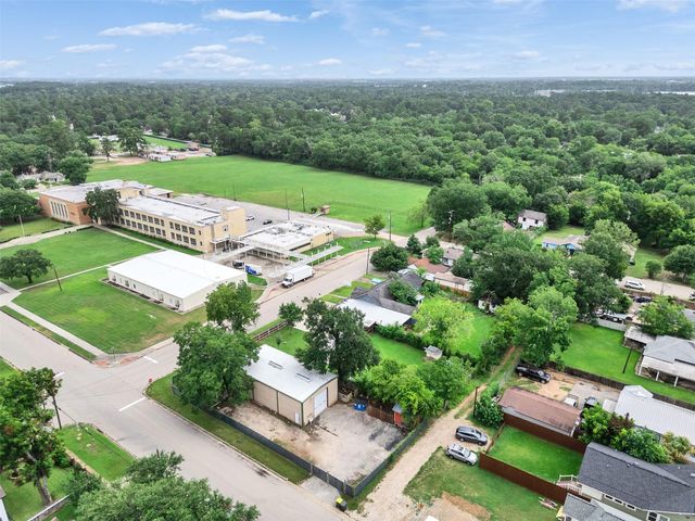 301 Murray Street, Conroe, TX 77301