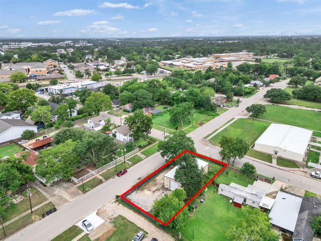 301 Murray Street, Conroe, TX 77301