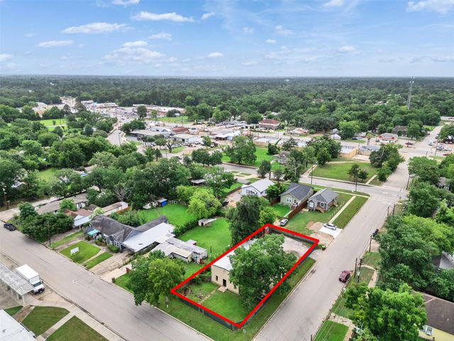 301 Murray Street, Conroe, TX 77301