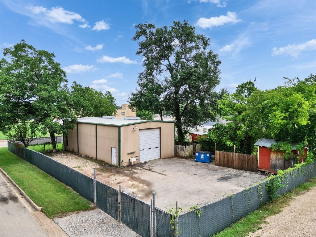 301 Murray Street, Conroe, TX 77301