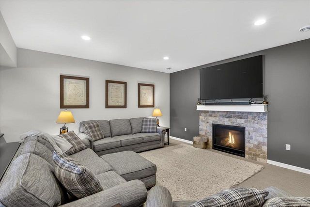 107 Cobblestone Drive, Lodi, WI 53555