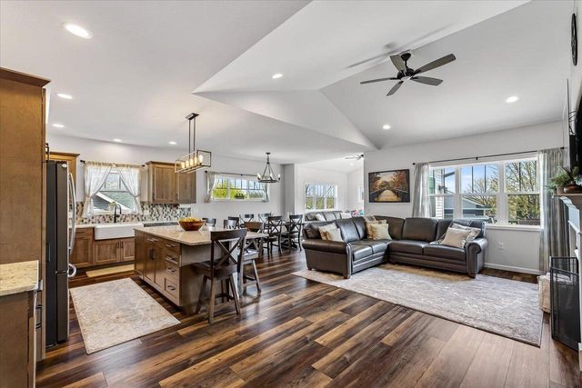 107 Cobblestone Drive, Lodi, WI 53555