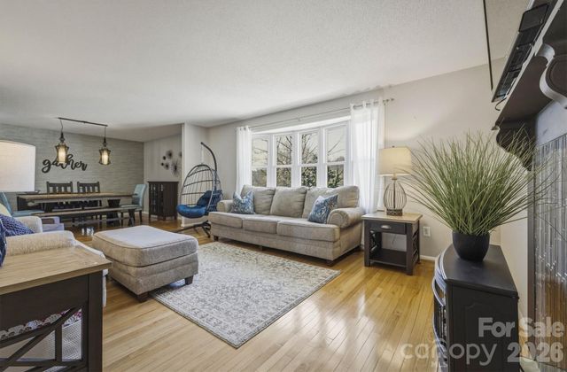 900 Magnolia Avenue NE, Valdese, NC 28690