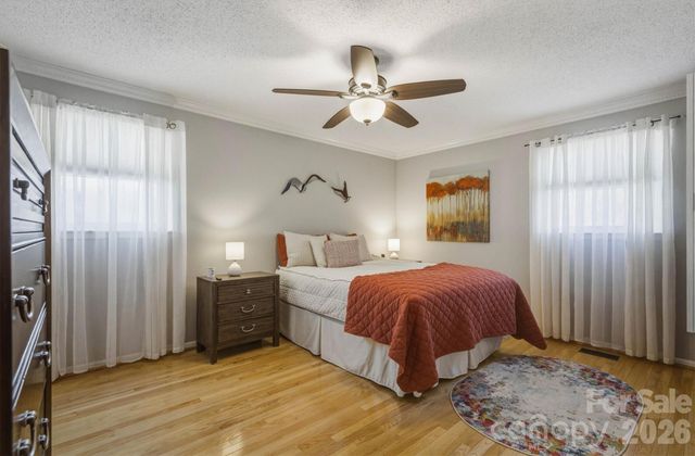 900 Magnolia Avenue NE, Valdese, NC 28690