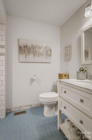 900 Magnolia Avenue NE, Valdese, NC 28690