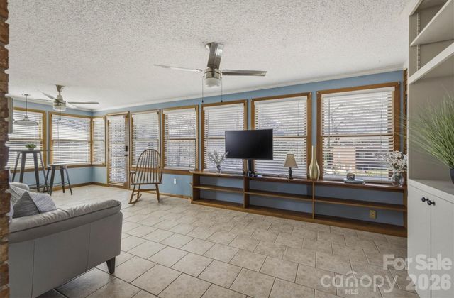 900 Magnolia Avenue NE, Valdese, NC 28690