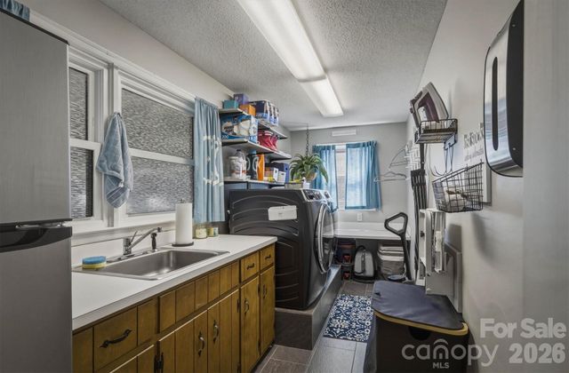 900 Magnolia Avenue NE, Valdese, NC 28690