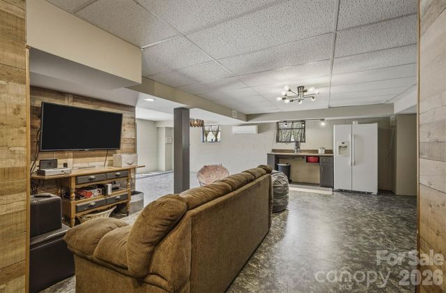 900 Magnolia Avenue NE, Valdese, NC 28690